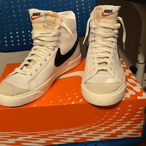 Nike Womens Blazer Mid ‘77